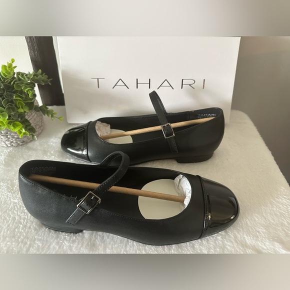 Tahari Black Patent Leather Flats - Picture 1 of 8
